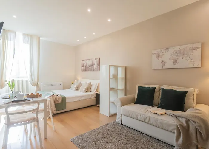 Mt By Rent Apartament Como