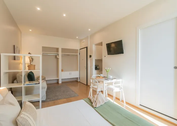 Mt By Rent Apartament Como