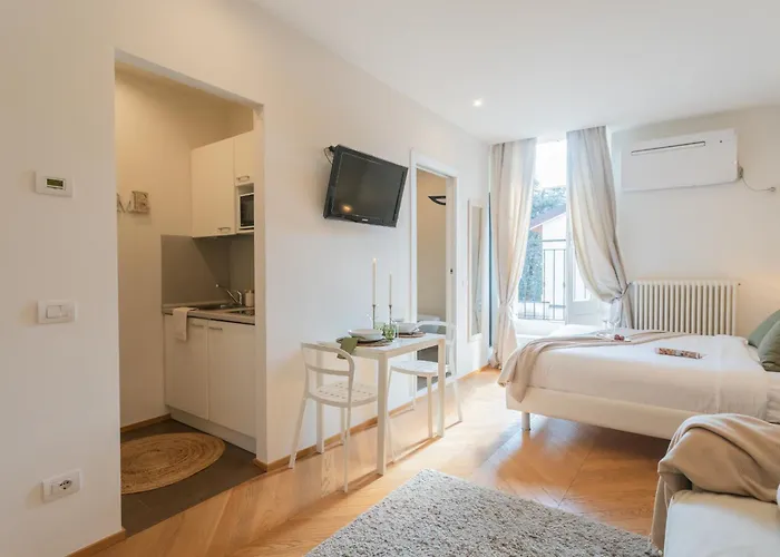 Mt By Rent Apartament Como